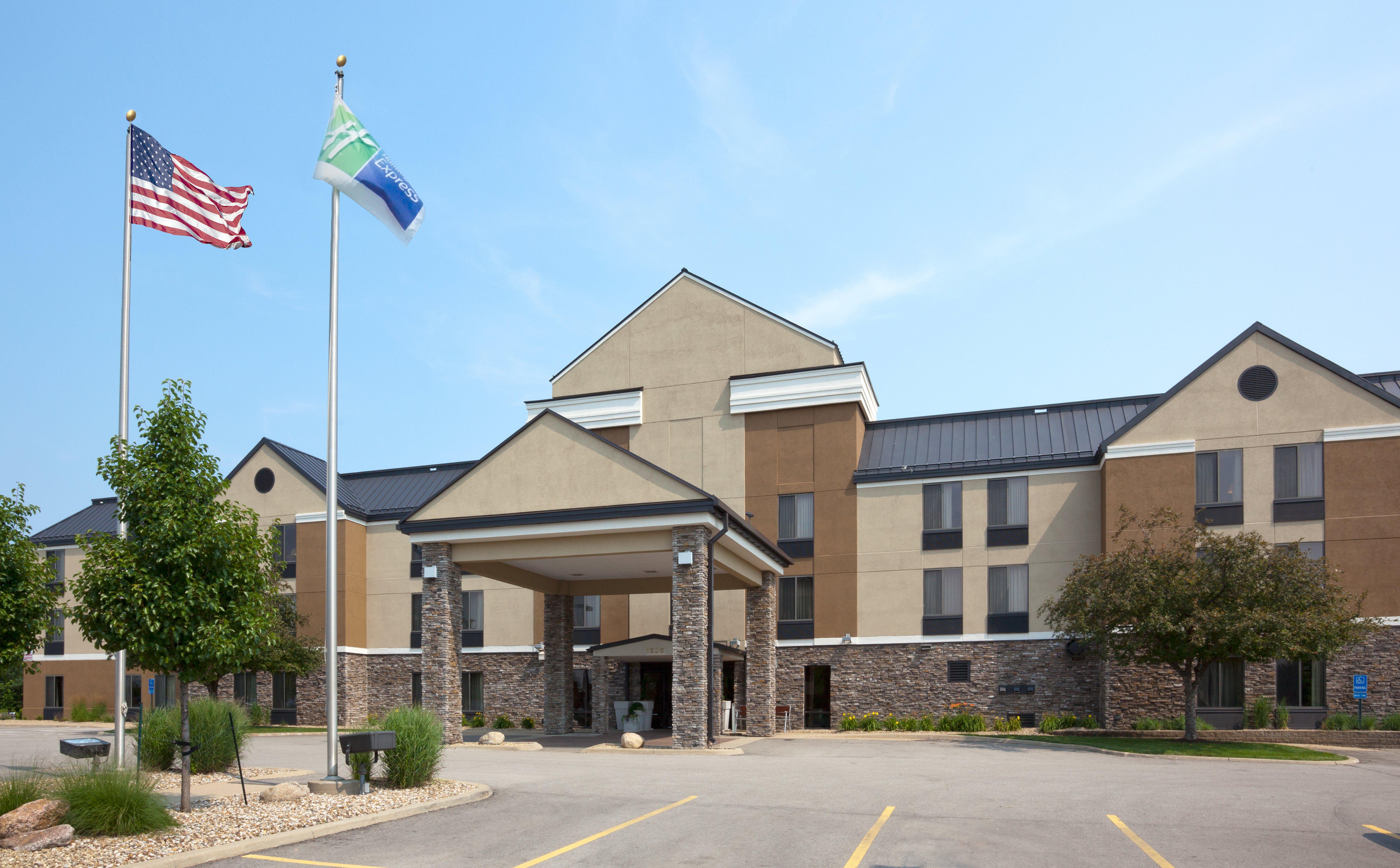 Holiday Inn Express Cedar Rapids - Collins Road, An Ihg Hotel Exterior foto