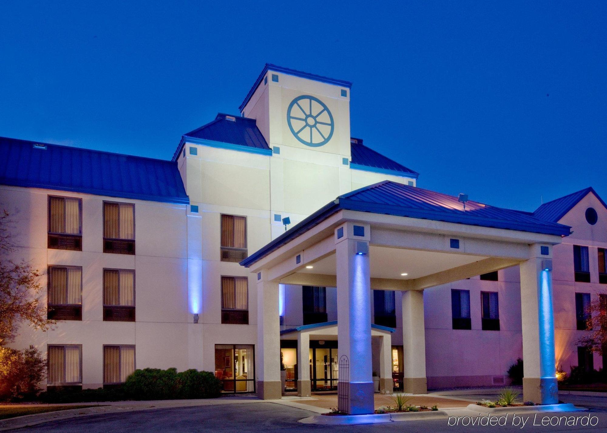 Holiday Inn Express Cedar Rapids - Collins Road By Ihg Exterior foto