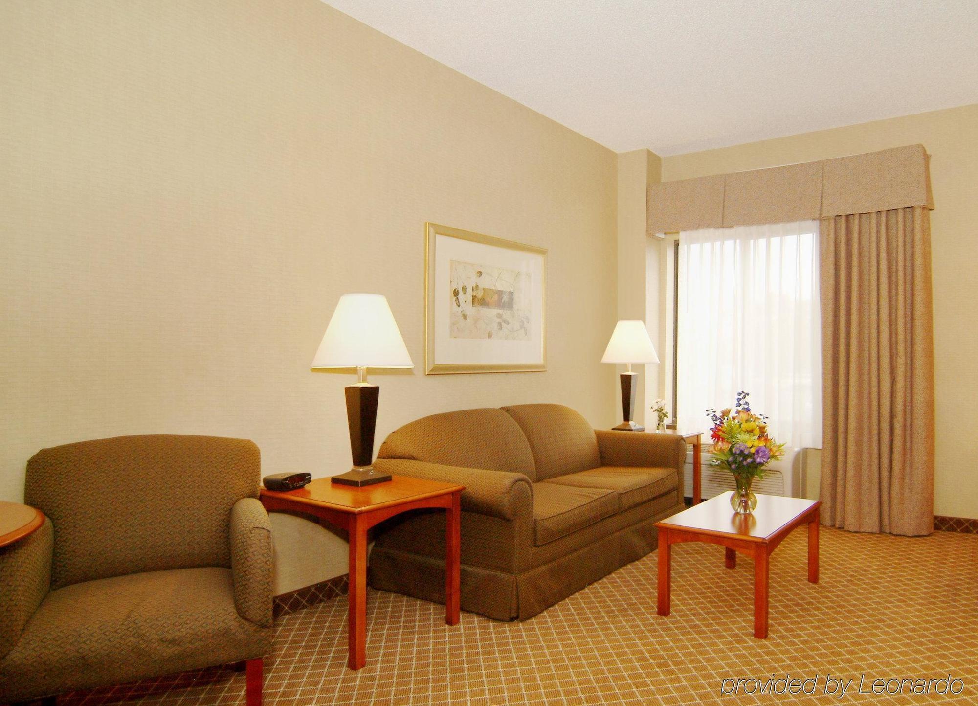 Holiday Inn Express Cedar Rapids - Collins Road By Ihg Habitación foto