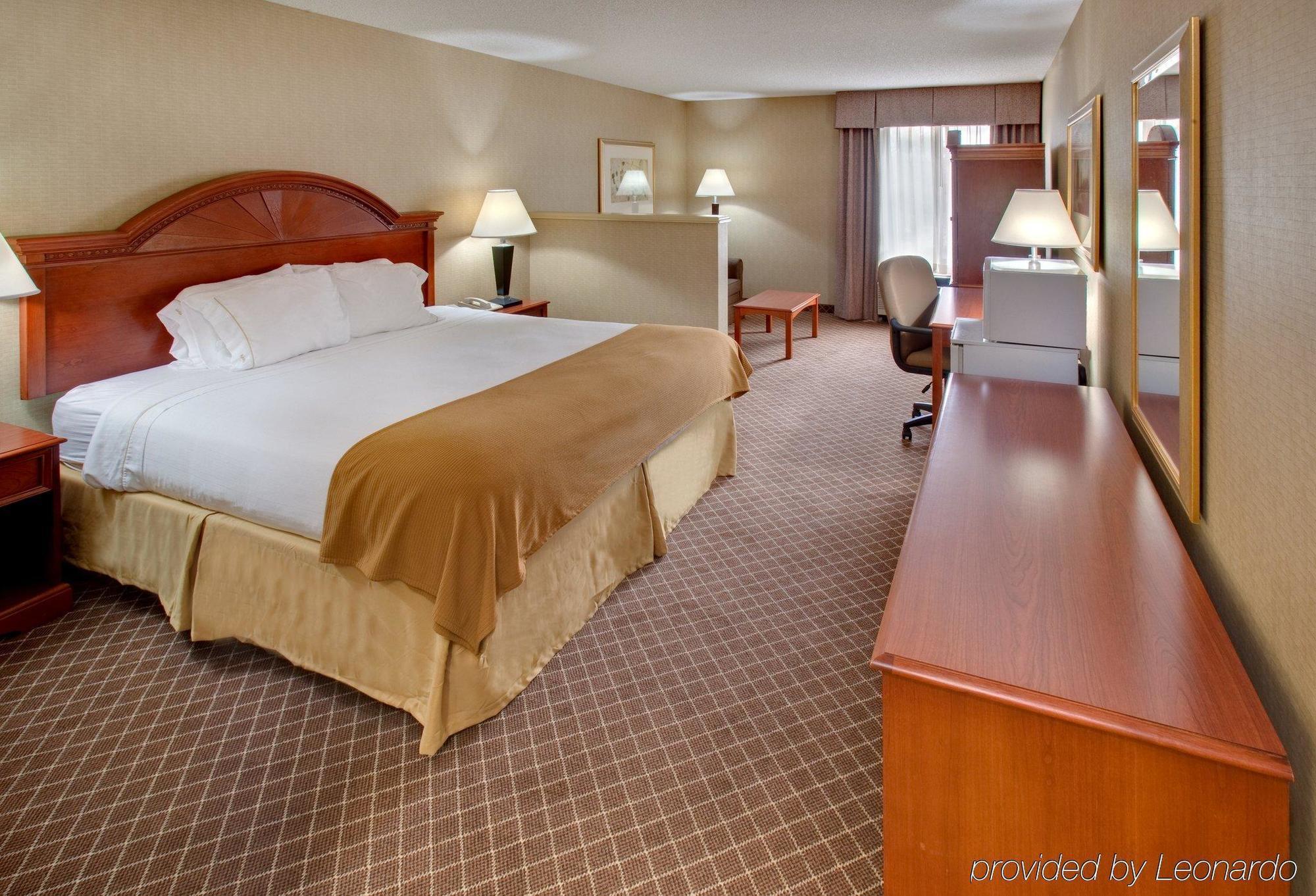Holiday Inn Express Cedar Rapids - Collins Road By Ihg Habitación foto