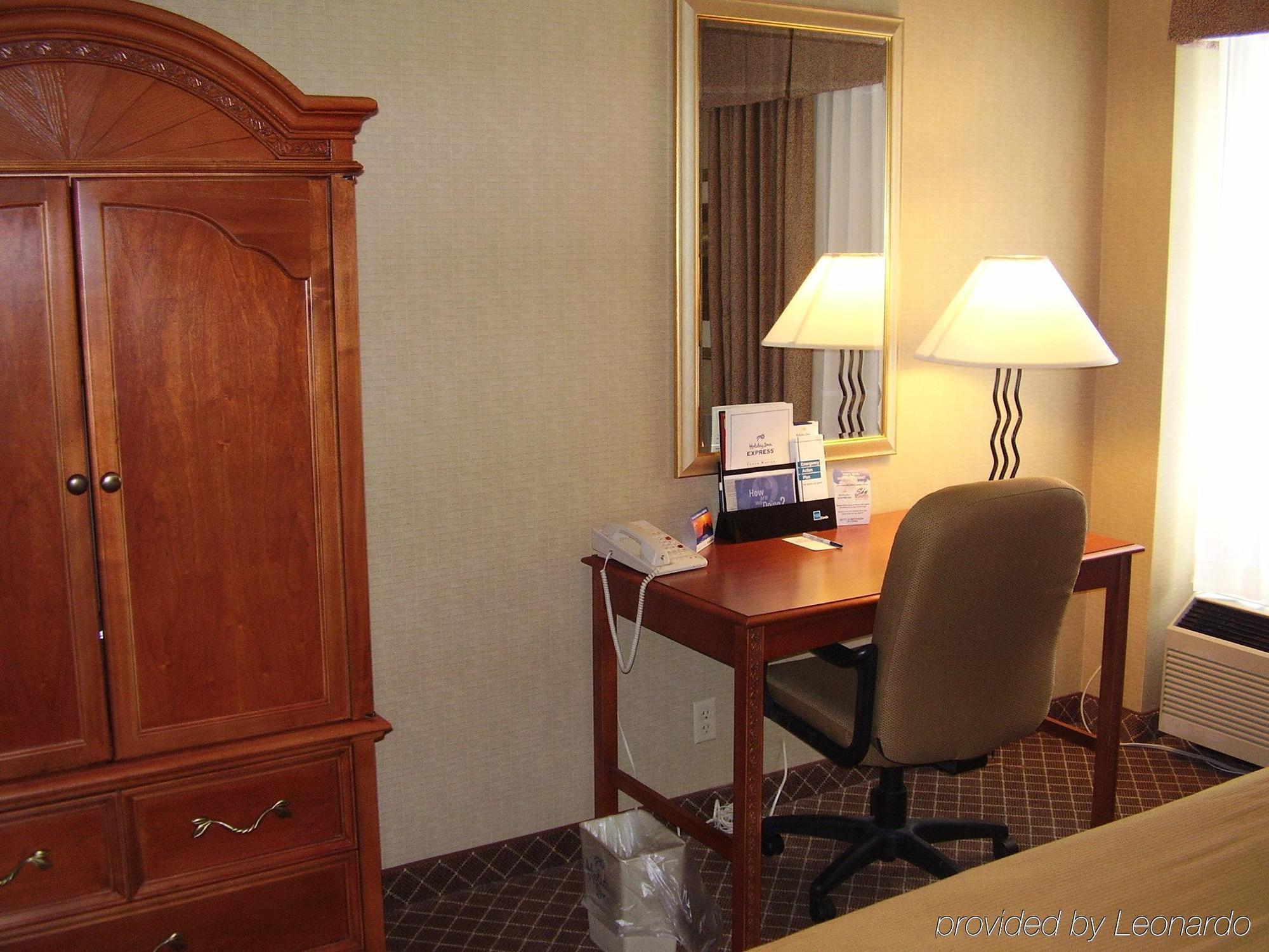 Holiday Inn Express Cedar Rapids - Collins Road By Ihg Habitación foto